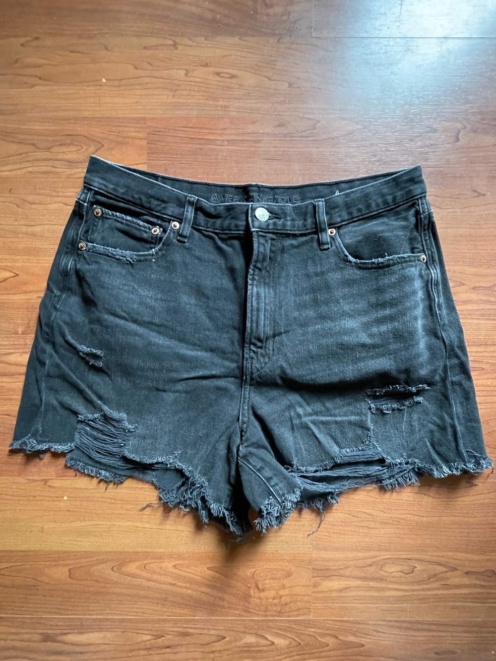 AE destroyed black 90s short
